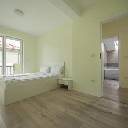 Apartment Gaga 14 *